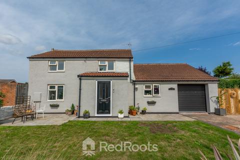 Sandbeds Lane, Doncaster DN9 2 bed detached house for sale