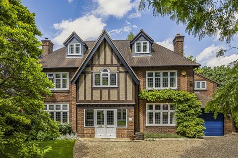 6 bedroom detached house for sale