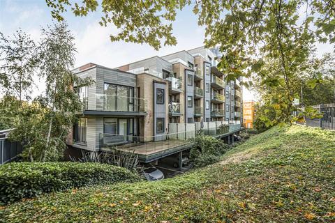 Riverside View, Berkeley Avenue, Reading 1 bed apartment for sale