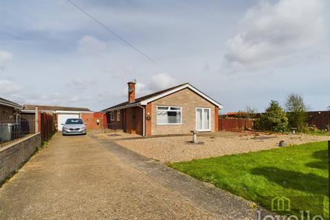 4 bedroom detached bungalow for sale