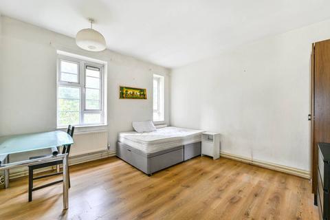 3 bedroom flat for sale