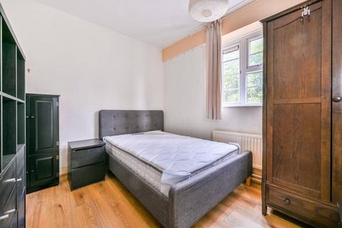 3 bedroom flat for sale