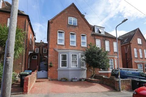 5 bedroom semi-detached house for sale