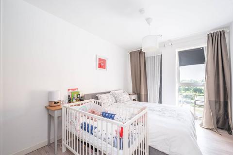 Hendon Waterside, Hendon, London, NW9 2 bed flat for sale