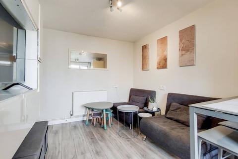 O'Leary Square, Stepney, London, E1 2 bed flat for sale