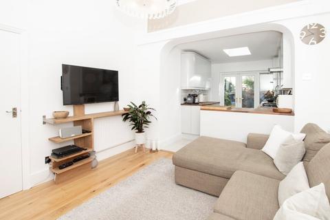 Tylney Road, Bromley, BR1 2 bed ground floor maisonette for sale