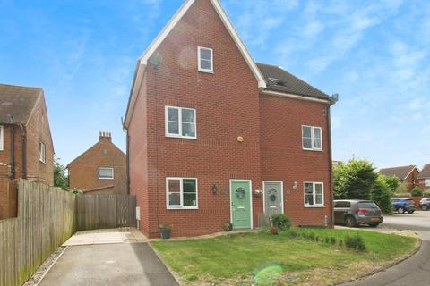 Carnaby Close, Leconfield, Beverley... 4 bed semi