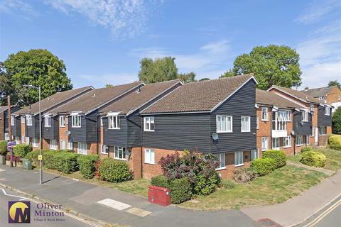 Thele Avenue, Stanstead Abbotts 1 bed maisonette for sale