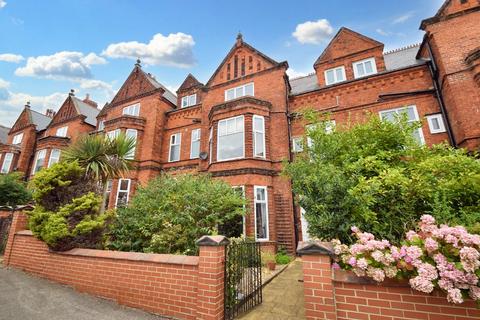 Avenue Victoria, Scarborough, YO11 2 bed apartment for sale