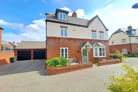 5 bedroom detached house for sale