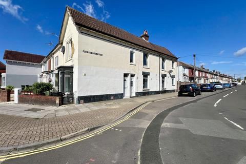 North End Avenue, Portsmouth 2 bed flat for sale