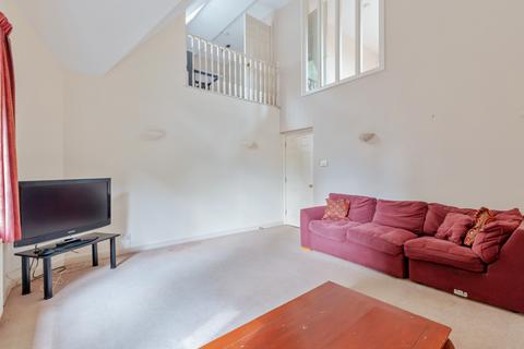 Barrowgate Road, Chiswick, London 3 bed flat for sale