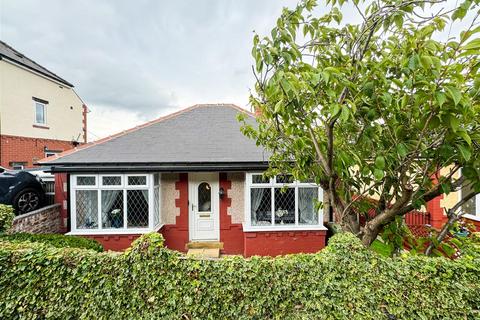 Newton Avenue, Stocksbridge, S36 2 bed detached bungalow for sale