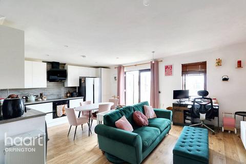 Davis Way, Sidcup 2 bed apartment for sale