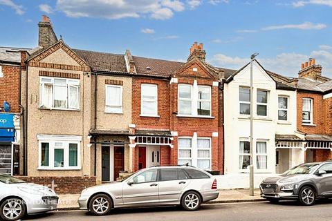 Fernthorpe Road, LONDON 2 bed maisonette for sale