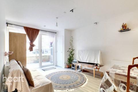 6 Selbourne Avenue, Hounslow 1 bed apartment for sale