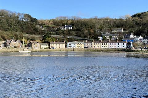 11 Quay Street, Lower Town, Fishguard 3 bed end of terrace house for sale