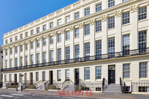 Brunswick Terrace, Hove, 2 bed apartment for sale