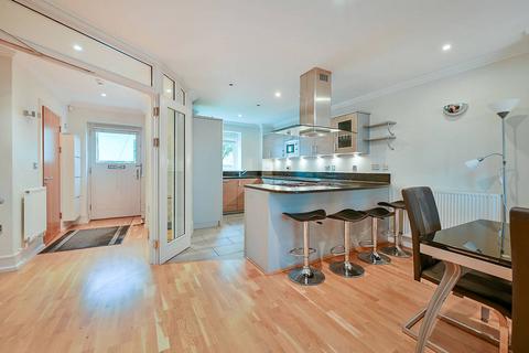 Tallow Road, Brentford, TW8 5 bed terraced house for sale