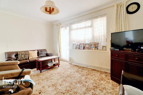 Broadhurst Drive, Ashford 3 bed detached bungalow for sale