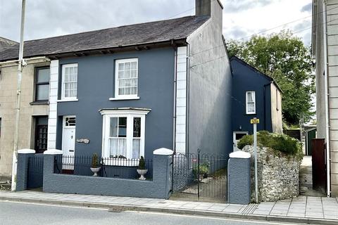 84 Bridge Street, Lampeter 4 bed house for sale