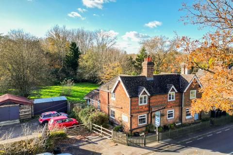 6 bedroom detached house for sale