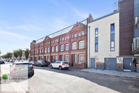 Stoneham Road, Hove 2 bed flat for sale