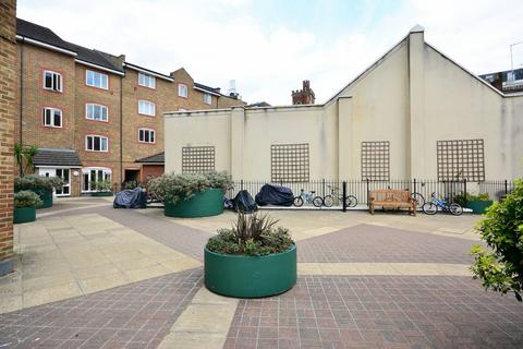 Church Road, Acton, London, W3 2 bed flat for sale