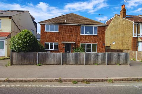 Hurst Road, West Molesey KT8 3 bed maisonette for sale