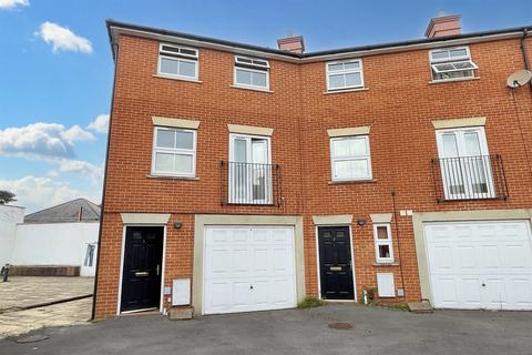 Salisbury City Centre 3 bed semi