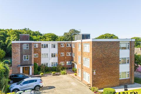 Ardmore Lane, Buckhurst Hill 2 bed apartment for sale