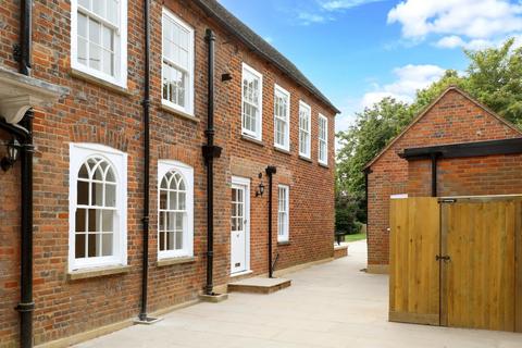 London End, Beaconsfield... 2 bed apartment for sale