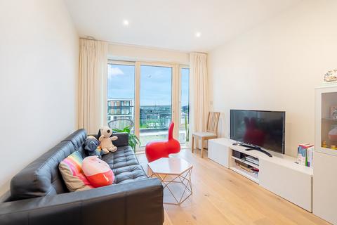 Duke of Wellington Avenue, Woolwich SE18 2 bed apartment for sale
