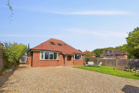Downside Avenue, Worthing BN14 4 bed detached bungalow for sale
