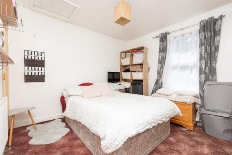 Stonebridge Road, Northfleet... 2 bed terraced house for sale