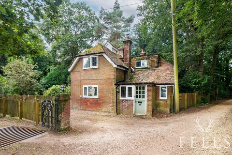 Warren Copse, Fordingbridge SP6 3 bed detached house for sale