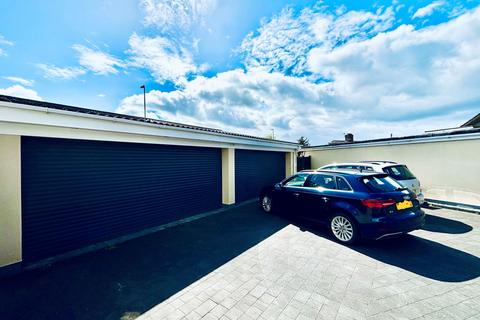 London Road, Bristol BS30 7 bed detached bungalow for sale