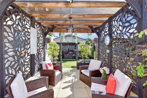 Woodlands Park, Biddenden, Ashford, Kent 2 bed park home for sale