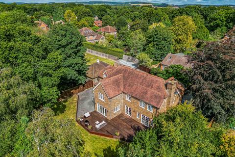 Chichester PO19 5 bed detached house for sale