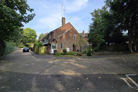 Garrick Park, Holders Hill, NW4 2 bed maisonette for sale