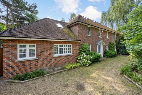 6 bedroom detached house for sale