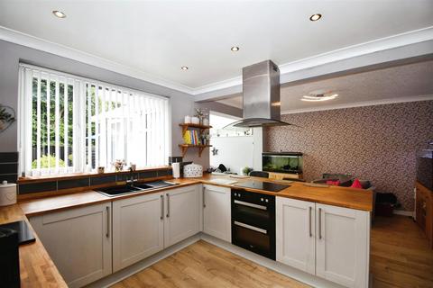Churchill Avenue, Cottingham 3 bed semi