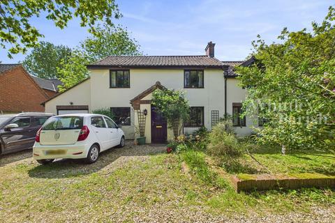 Norwich Road, Attleborough NR17 4 bed detached house for sale