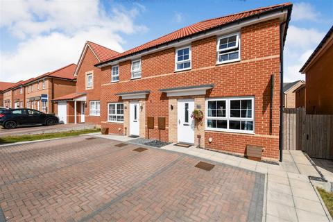 Jack Harrison Avenue, Cottingham 3 bed semi