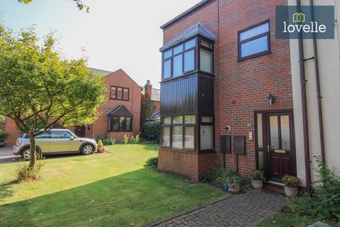 Abbey Park Mews, Grimsby DN32 1 bed maisonette for sale
