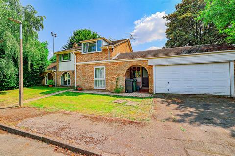 Lombardy Close, Hemel Hempstead, HP2 4 bed detached house for sale