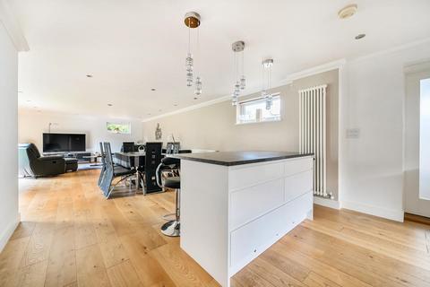 Badgers Croft, Totteridge 3 bed detached bungalow for sale