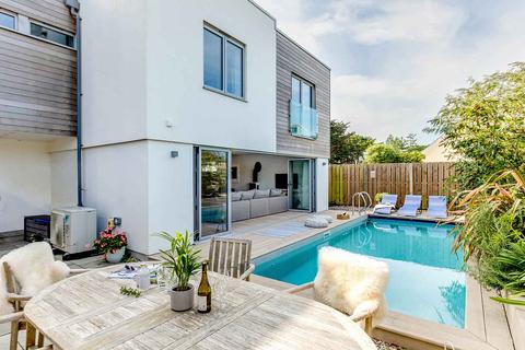 1 Trenoweth, Daymer Bay 4 bed house for sale