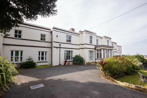 Millfield Avenue, East Cowes 2 bed flat for sale
