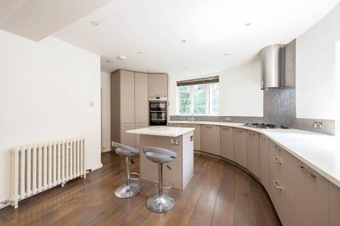 Heath Rise, Putney, London, SW15 3 bed flat for sale